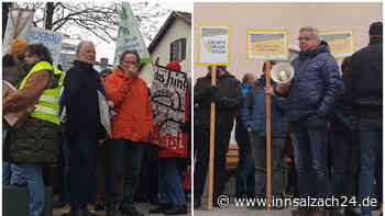 Abgeordnete trudeln im Altenmarkter Rathaus ein - begleitet von 250 Demonstranten