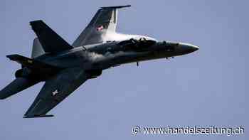 F/A-18-Kampfjets fangen Privatjet im Luftraum über Laufen BL ab