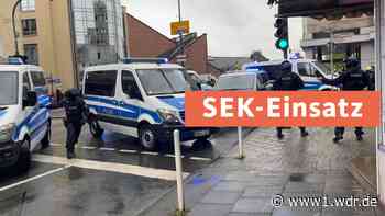 Großeinsatz an Wuppertaler Schule: Polizei gibt Entwarnung
