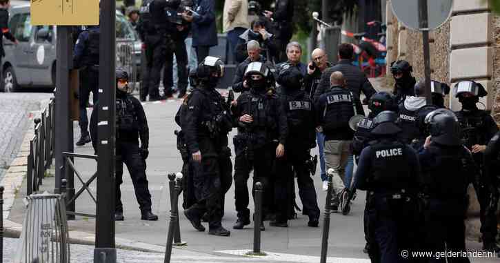 Man ‘wil broer wreken’ en dreigt met explosie in consulaat Iran in Parijs: ‘Getuige zag bomgordel’