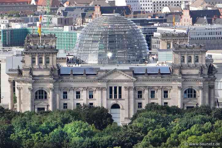 Als Berlin Bonn wurde
 - Vor 25 Jahren wurde der Reichstag an den Deutschen Bundestag übergeben