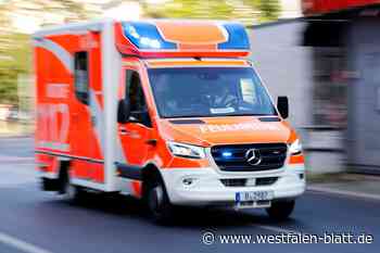Unfall auf Einsatzfahrt:  Rettungswagen beschädigt zwei Autos