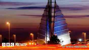Overnight motorway closures to fix storm-hit sculpture
