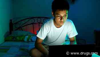 Excessive Internet Use Tied to More Absences for Teens