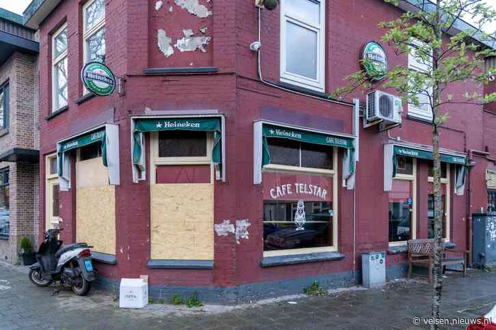 Emmen-supporters vernielen ramen Café Telstar