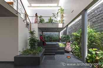 In Between Gardens Residence / A Threshold
