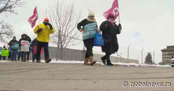 CUPE holds rally at Regina hospital on cost of living for health-care workers