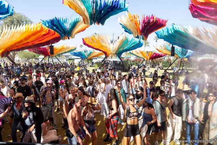 Coachella 2024: See photos of fans, fashion from Day 1 of festival’s Weekend 2