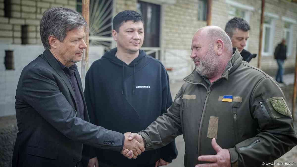 Ukraine-Liveblog: ++ Habeck fordert mehr Waffen und Munition für Kiew ++