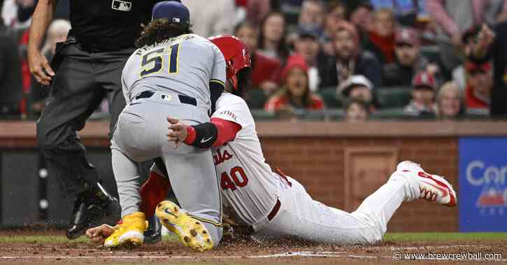 Brewers take nail-biting series opener in extras over Cardinals, 2-1