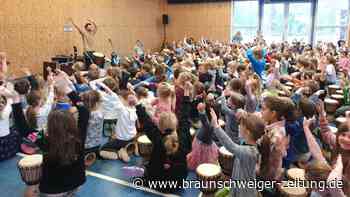 Wendeburger Grundschule trommelt sich bis nach Afrika