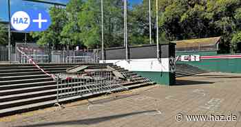 Hannover: Auto rammt Treppe am 96-Stadion