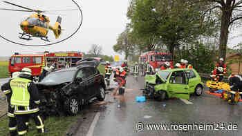 Frontal-Crash auf Bundesstraße fordert mehrere Schwerverletzte - Heli im Einsatz