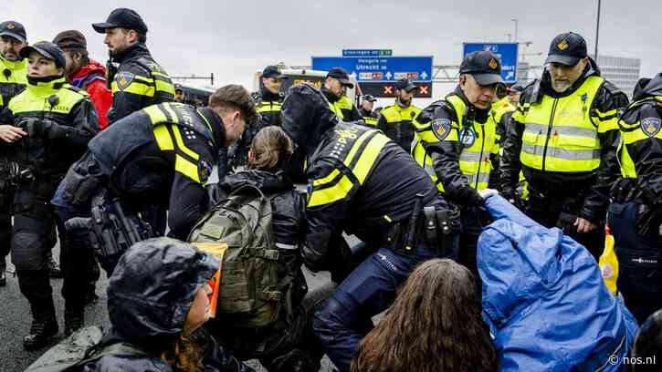 Kabinet: geen verbod koranverbranding, wel onderzoek demonstratierecht