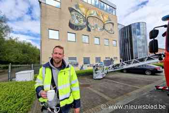 Brandweerman Robin (39) mag zijn eigen kazerne opfleuren met gigantische muurschildering