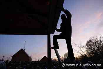 Inbrekers zitten vast op plat dak in Kinrooi nadat bewoners ladder weghalen