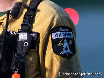 'Rapidly progressing' wildfire closes highway near northern Alberta hamlet