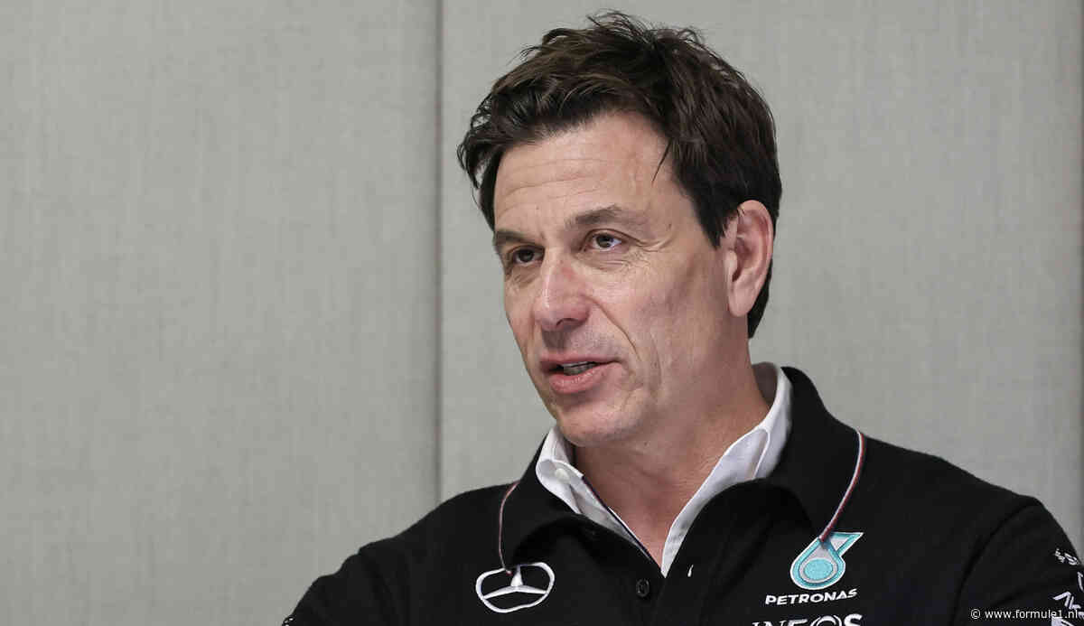Wolff ziet Verstappen als Mercedes-kandidaat: ‘Er zijn meer factoren dan de snelste auto’