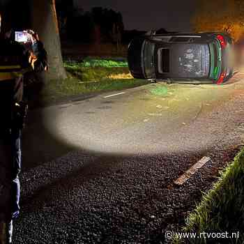 112 Nieuws: Auto slaat over de kop, bestuurder moet met politie mee