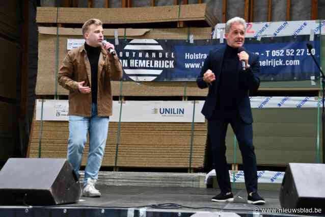 Wout schittert met Christoff op podium tijdens opendeurdag Houthandel Van Hemelrijck