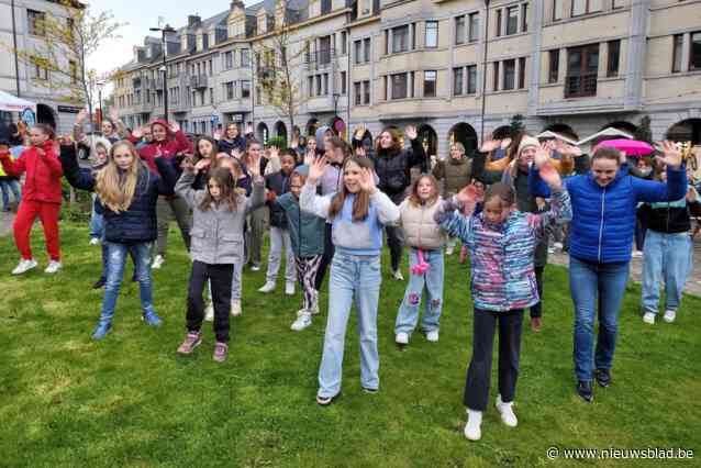 Flashmob verrast bezoekers op Lentedrink