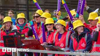 Gravesend choir performs at London Marathon