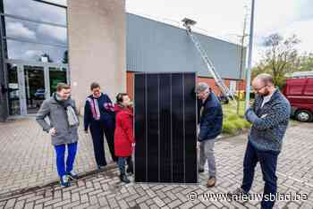 Twee gemeentelijke gebouwen krijgen samen 184 zonnepanelen: “Inwoners kunnen mee investeren in installaties”