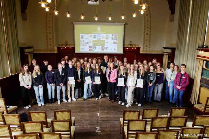 Scholieren onderwijsinstellingen Haarlem, Beverwijk en Hoofddorp winnen KHMW Profielwerkstukprijzen