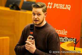 Schotenaar Arne (24) triomfeert in Brussels Parlement als laureaat in welsprekendheidswedstrijd