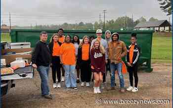 Photos: Mayor’s Youth Council holds community clean-up day