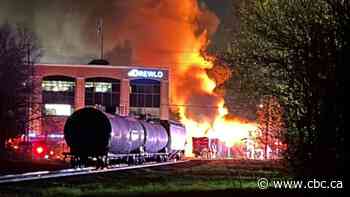 Canadian Pacific Railway cars catch fire while rolling through downtown London, Ont.