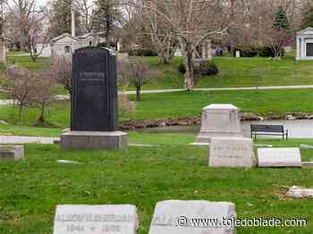 Woodlawn Cemetery&#39;s Wednesday Walkers program returns