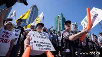 Federal labour minister announces inquiry into B.C. port strike