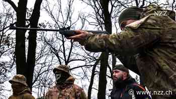 Nur die Besten dürfen mit dem Luftgewehr auf eine Wasserflasche schiessen – die hartnäckige Suche der Ukraine nach neuen Soldaten