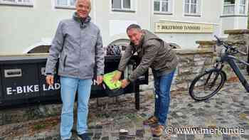 Schließfächer bieten Platz für Helm und Rucksack: Neue Ladestation für E-Bikes Tölz