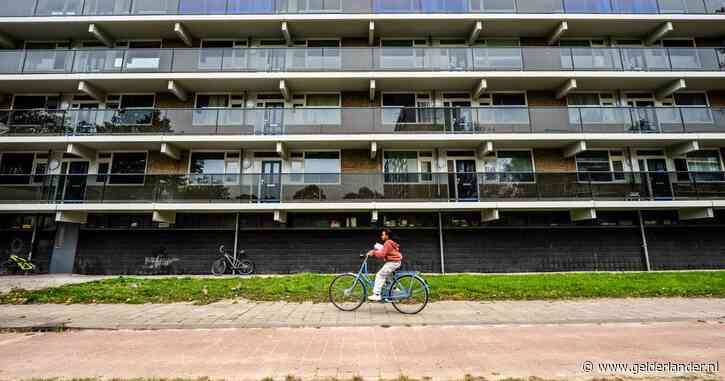 Arnhem wil schulden van gezinnen in de armste wijk van Nederland kwijtschelden: ‘Geldzorgen houden alles tegen’