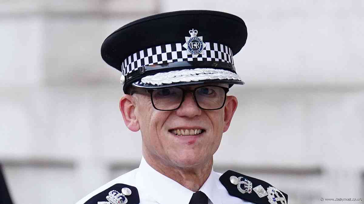 Under-fire Met boss Sir Mark Rowley defends 'professional' officer who threatened to arrest 'openly Jewish' campaigner at pro-Palestine protest - as police chief fights to keep job