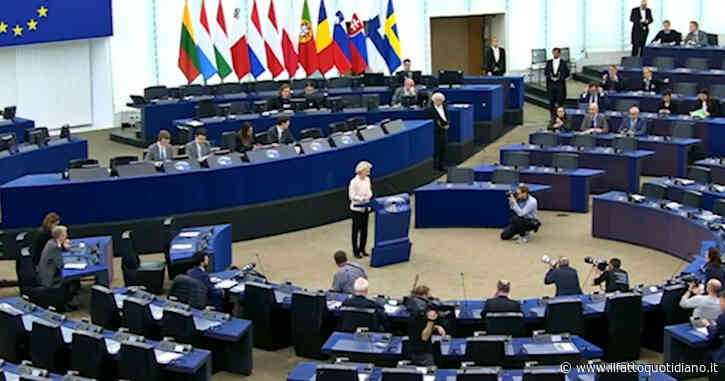 Von der Leyen parla per l’ultima volta al Parlamento Ue, ma l’Aula è vuota: c’è solo un gruppo di eurodeputati ad ascoltarla