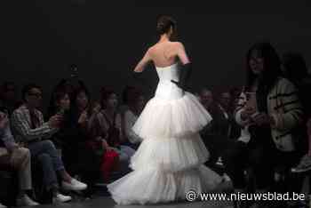 Mini, in het zwart of met korset: bruidsjurkentrends gespot op Bridal fashion week