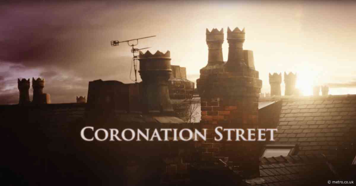 Coronation Street legend reunites with former stars as he exits the cobbles after 15 year