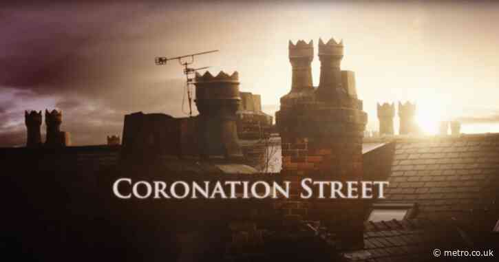 Coronation Street legend reunites with former stars as he exits the cobbles after 15 year