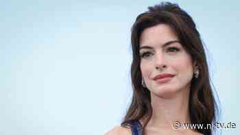 "Ich fand, es klang eklig": Anne Hathaway musste zehn Männer küssen