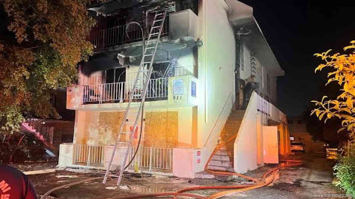14 rescued in Miami apartment fire