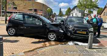 Botsing met twee auto's in Dodewaard, één gewonde