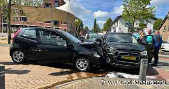 Botsing met twee auto’s in Dodewaard, één gewonde