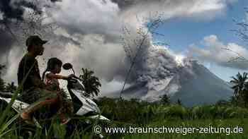 Touristin stolpert über Kleid – und stürzt in Vulkan