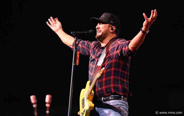 Luke Bryan falls on stage after slipping on fan’s phone: “My lawyer will be calling”
