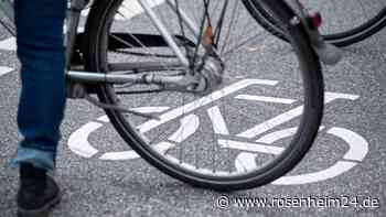 Radfahrer (40) mit „gefundenem“ Gefrierschrank auf dem Lenker unterwegs