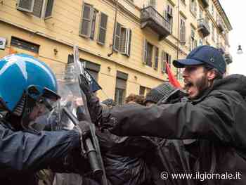 "Offesi nell'onore". Ira dei poliziotti dopo l'assalto antagonista a Torino