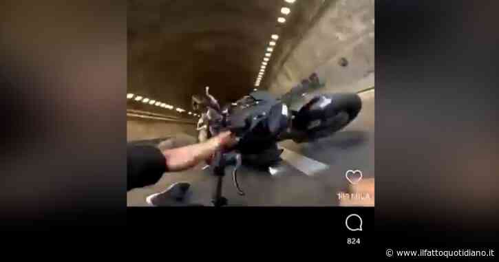 Impenna con la moto nella Galleria Laziale di Napoli e pubblica il video sui social, Borrelli: “Bisogna fermare queste follie”